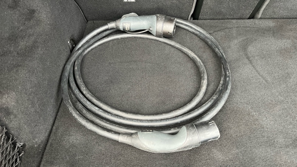 MERCEDES EQA Image 22