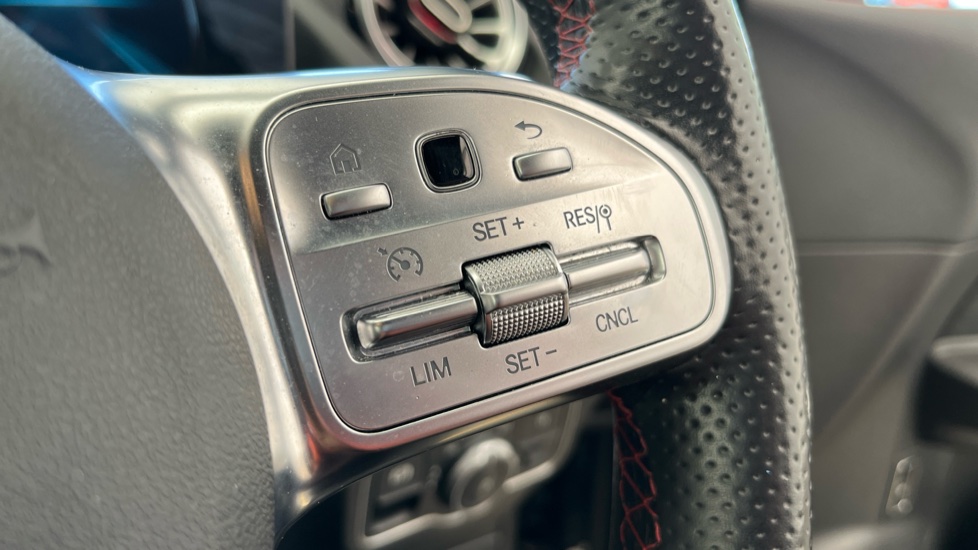 MERCEDES EQA Cruise control