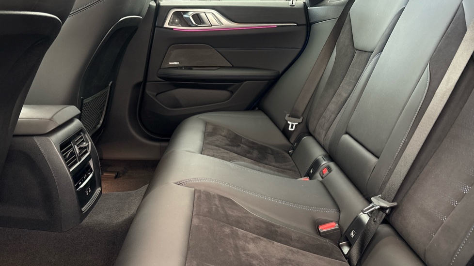 BMW I4 Image 14