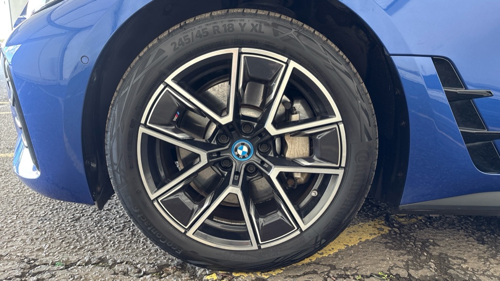 BMW I4 Image 17