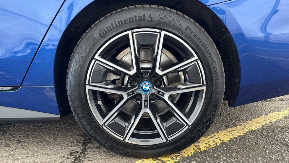 BMW I4 Image 18