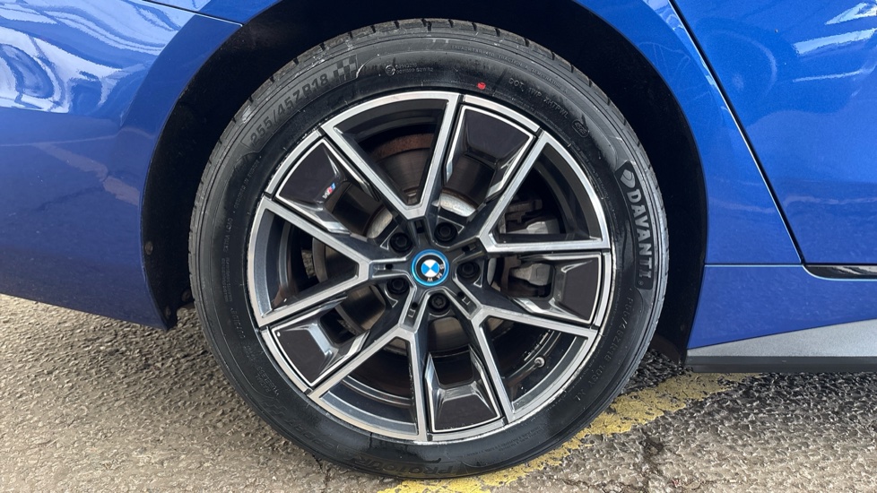 BMW I4 Image 19