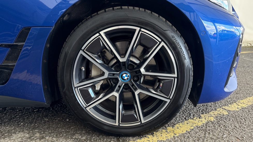 BMW I4 Image 20
