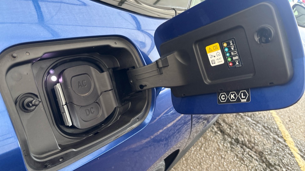 BMW I4 Image 21