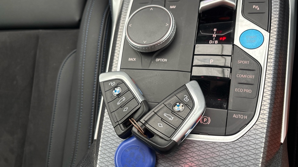 BMW I4 2 keys available