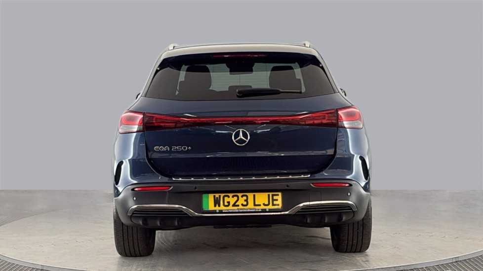 MERCEDES EQA Image 4