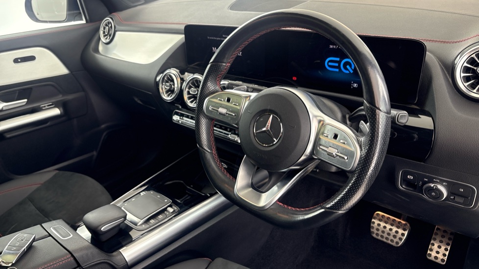 MERCEDES EQA Image 9