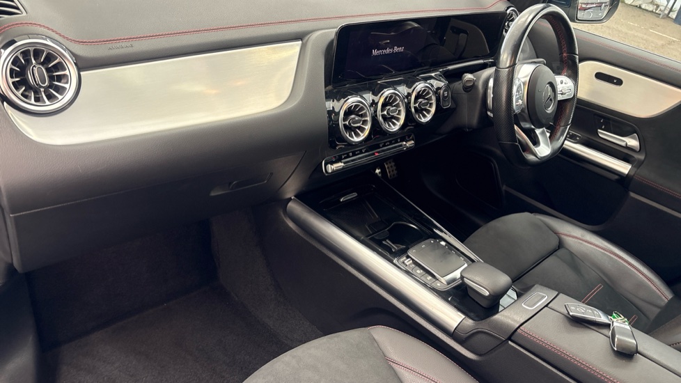 MERCEDES EQA Image 10