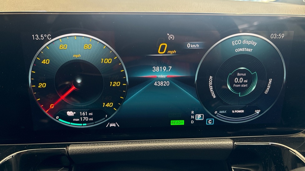 MERCEDES EQA Image 13