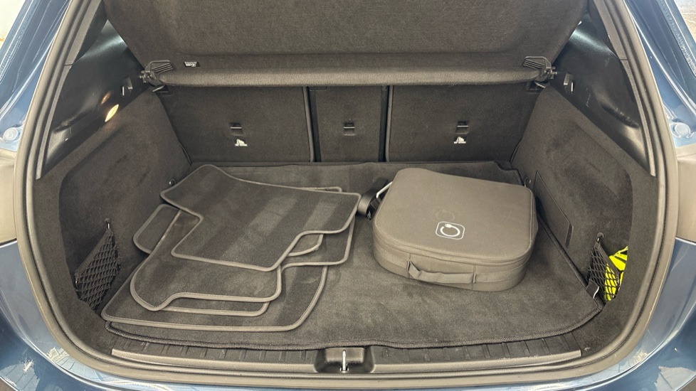 MERCEDES EQA Image 15