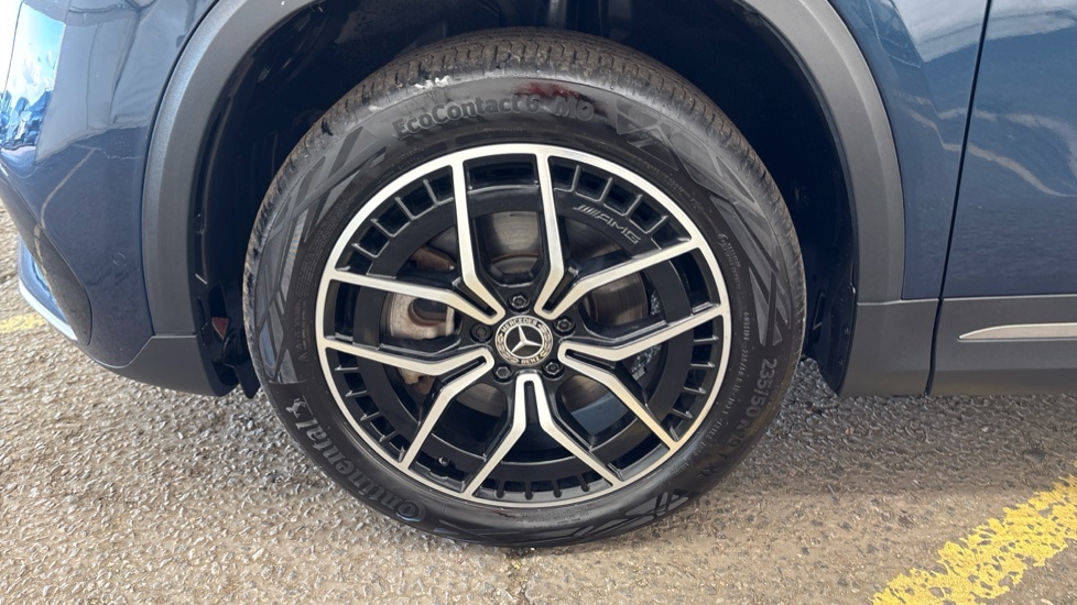 MERCEDES EQA Image 17
