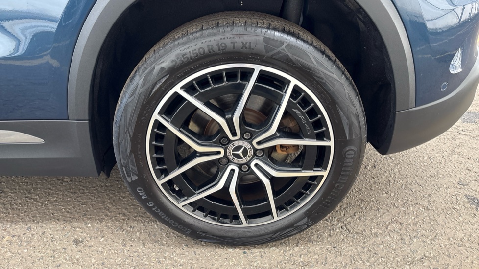 MERCEDES EQA Image 18