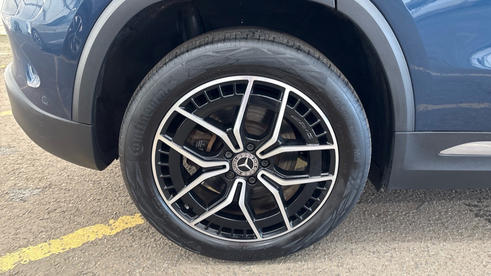 MERCEDES EQA Image 19