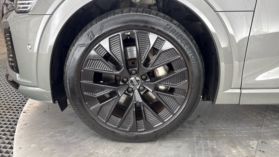 AUDI Q8 E-TRON ESTATE 300kW 55 Quattro 114kWh Black Ed 5dr At [Tech Pro]
