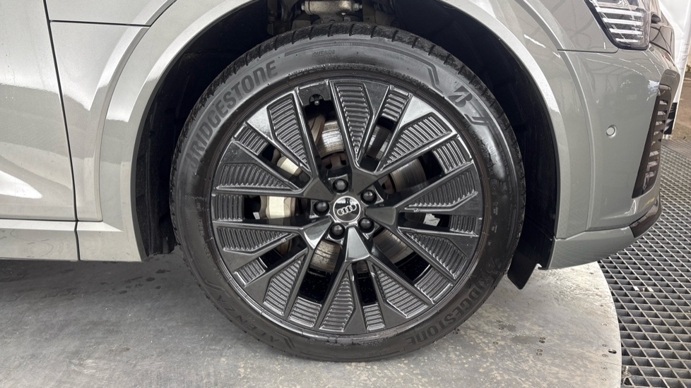 AUDI Q8 E-TRON ESTATE 300kW 55 Quattro 114kWh Black Ed 5dr At [Tech Pro]