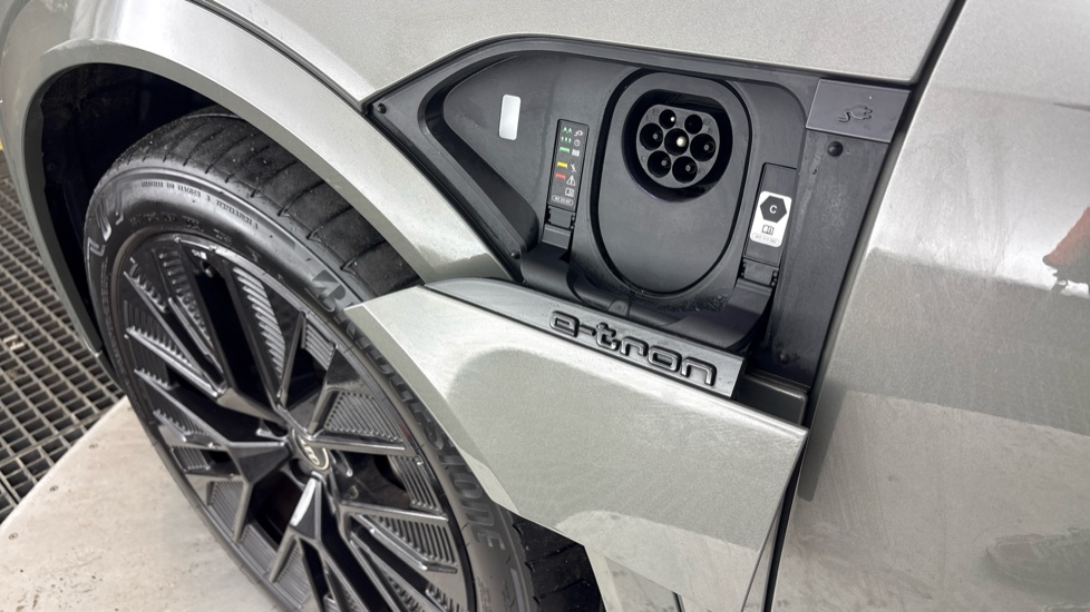 AUDI Q8 E-TRON ESTATE 300kW 55 Quattro 114kWh Black Ed 5dr At [Tech Pro]