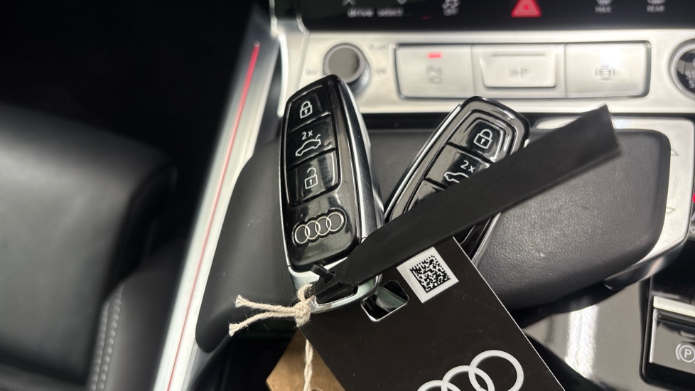 AUDI Q8 E-TRON ESTATE 300kW 55 Quattro 114kWh Black Ed 5dr At [Tech Pro]