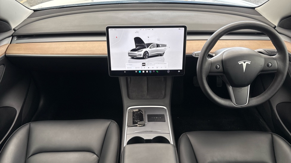 TESLA MODEL 3 Image 11