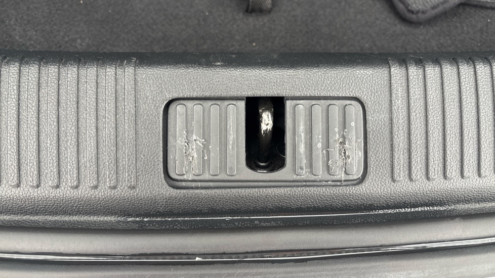 MG MG5 loading trim scuff