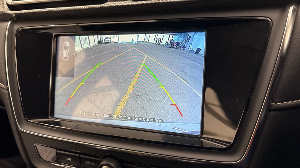 MG MG5 reverse camera