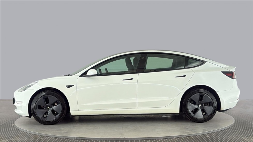 TESLA MODEL 3 Image 2