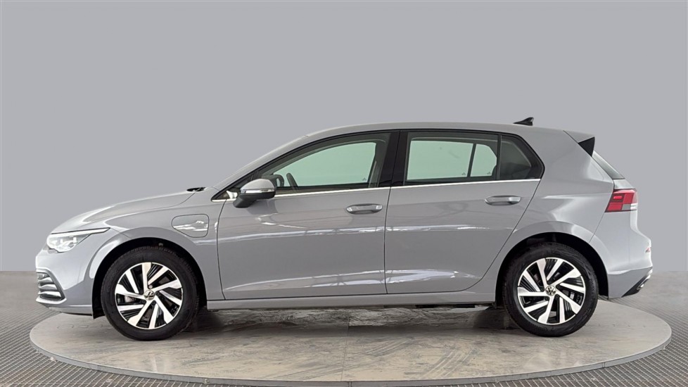 VOLKSWAGEN GOLF Image 2