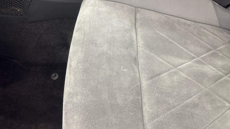 VOLKSWAGEN GOLF stained