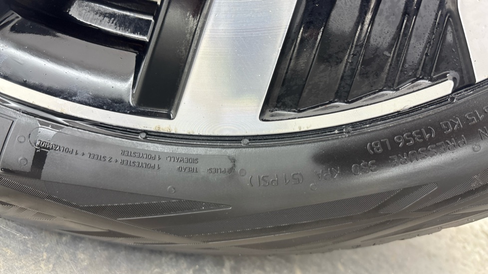 VOLKSWAGEN GOLF scuff