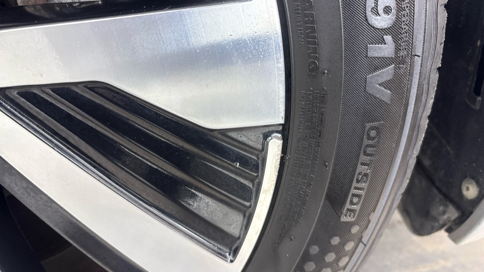 VOLKSWAGEN GOLF scuff