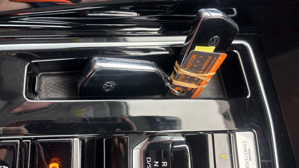 VOLKSWAGEN GOLF two keys
