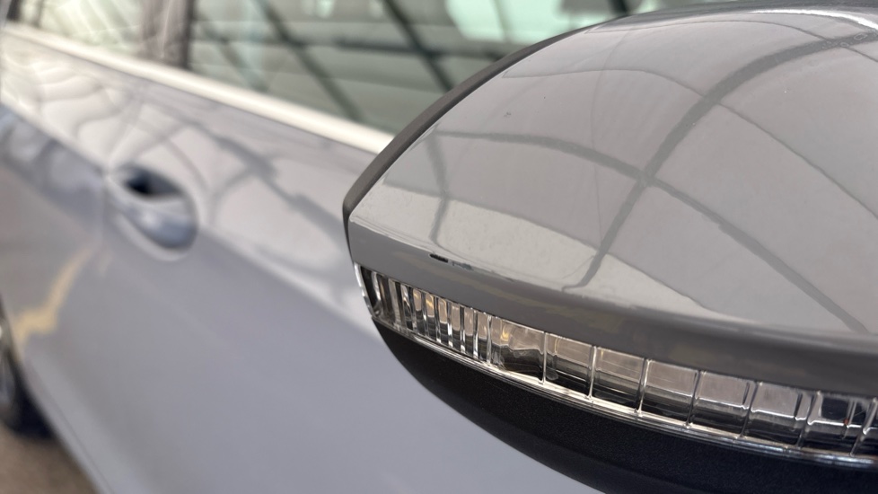 VOLKSWAGEN GOLF Scuff