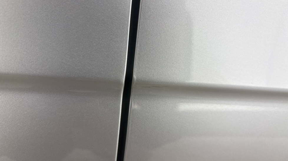 MG MG5 scratches