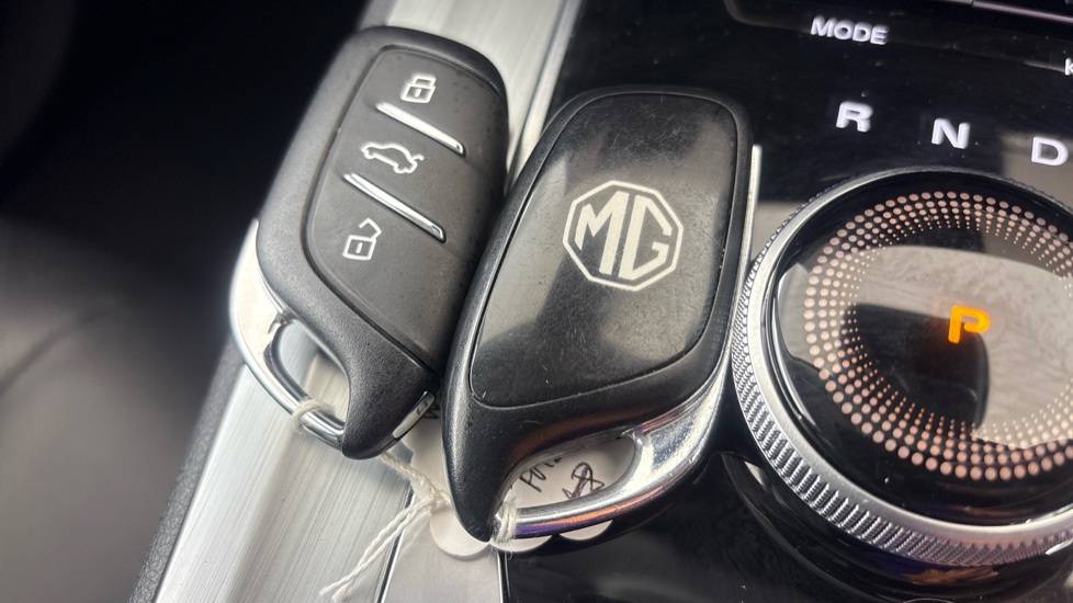 MG MG5 2 keys