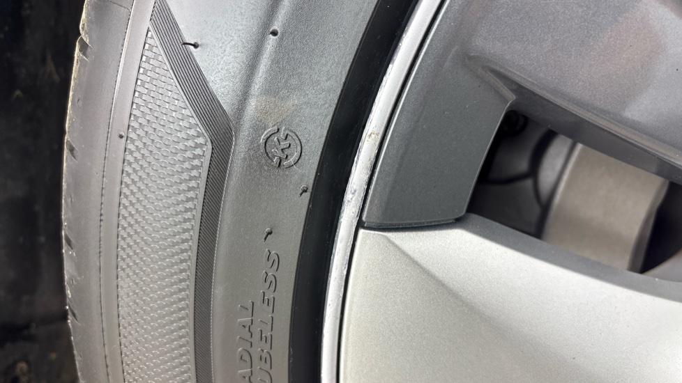 TESLA MODEL Y scuff