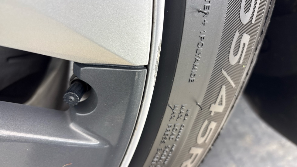 TESLA MODEL Y scuff