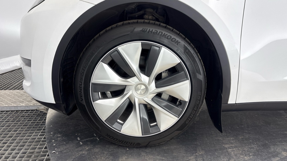 TESLA MODEL Y Image 17