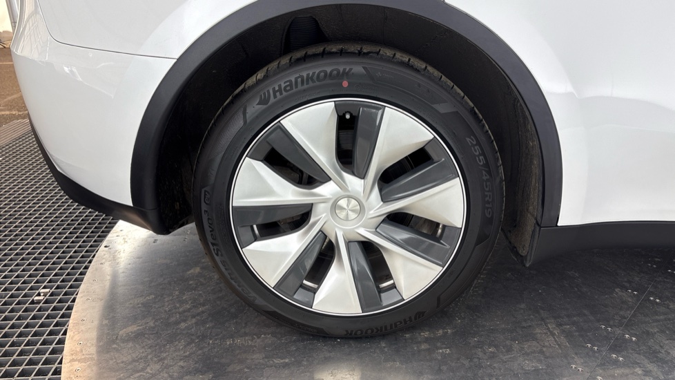 TESLA MODEL Y Image 19