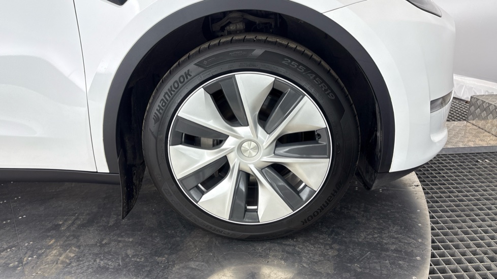 TESLA MODEL Y Image 20
