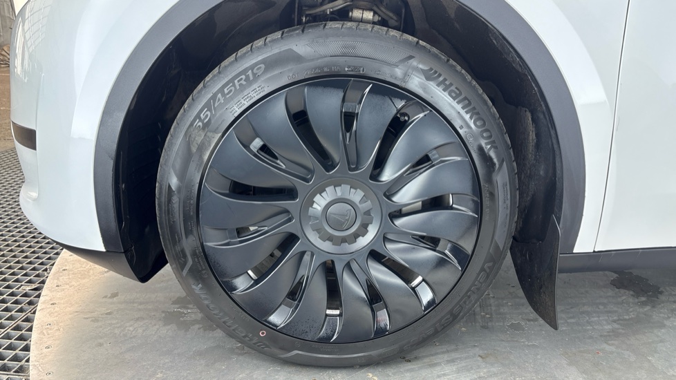 TESLA MODEL Y Image 17
