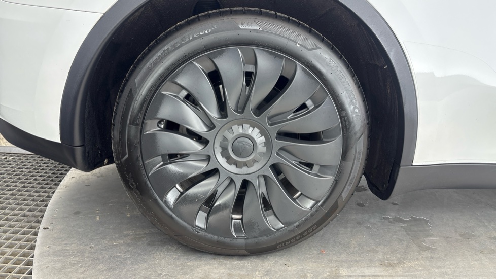 TESLA MODEL Y Image 19