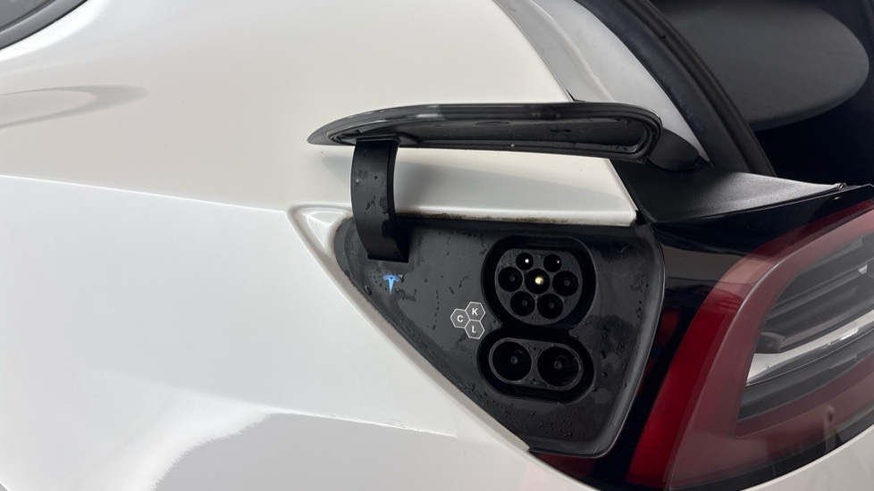 TESLA MODEL Y Image 21