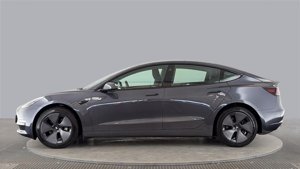 TESLA MODEL 3 Image 2
