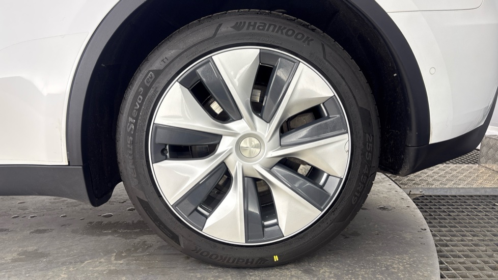 TESLA MODEL Y HATCHBACK Long Range AWD 5dr Auto