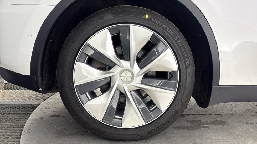 TESLA MODEL Y HATCHBACK Long Range AWD 5dr Auto