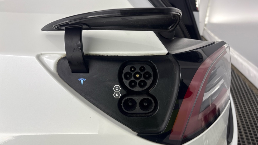 TESLA MODEL Y HATCHBACK Long Range AWD 5dr Auto