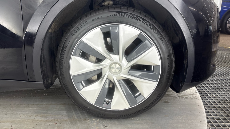 TESLA MODEL Y HATCHBACK Long Range AWD 5dr Auto