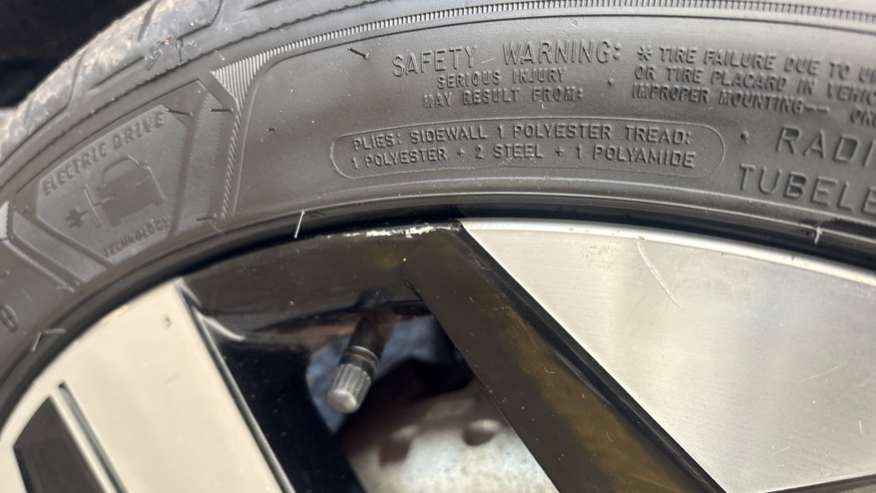 RENAULT MEGANE E-TECH scuff