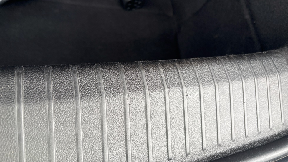 RENAULT MEGANE E-TECH scratches