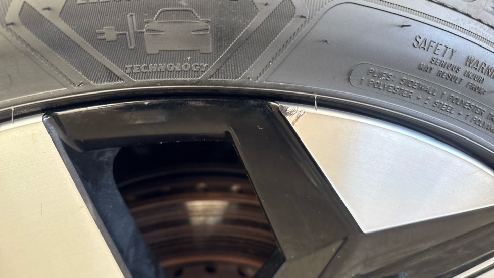 RENAULT MEGANE E-TECH scuff