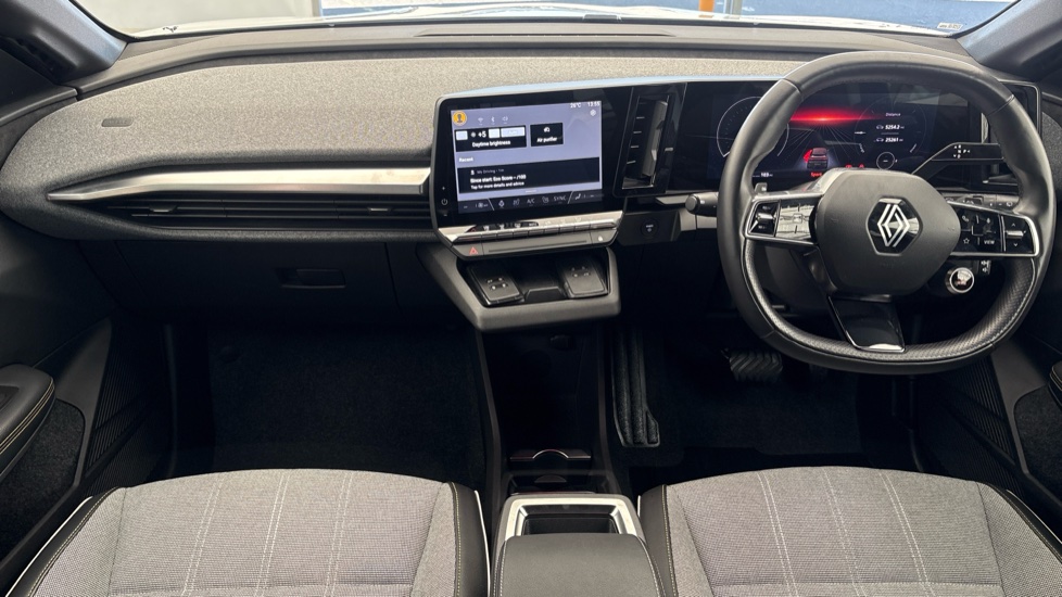 RENAULT MEGANE E-TECH Image 11